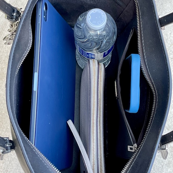 Large Black Guess Bag - Picture 4 of 4